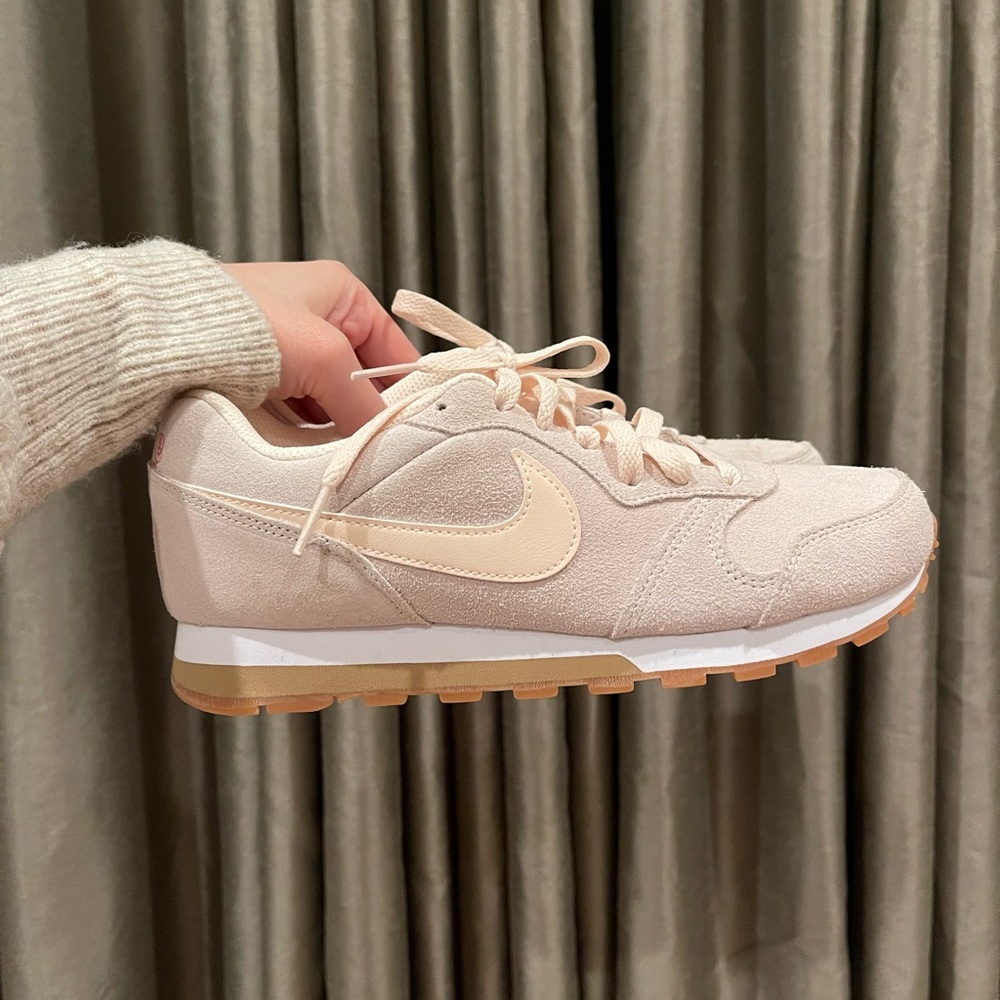 Nike Women’s Sneaker Neutral tan/beige/light powder pink size 7
